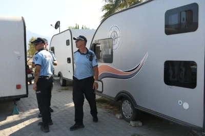 Kuşadası’nda zabıta ekiplerinden çadır ve karavan denetimi
