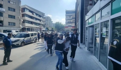 Kuşadası&rsquo;ndaki cinayetin ş&uuml;phelileri adliyeye sevk edildi
