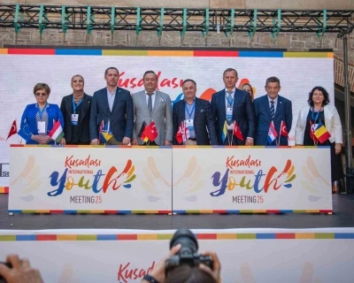 Kuşadası’ndan dünyaya barış, kardeşlik ve dostluk mesajları yollandı
