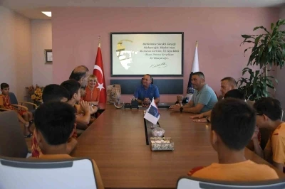 Kuşadası&rsquo;nın g&ouml;n&uuml;l k&ouml;pr&uuml;s&uuml; 9 yıldır &ccedil;ocukları buluşturuyor
