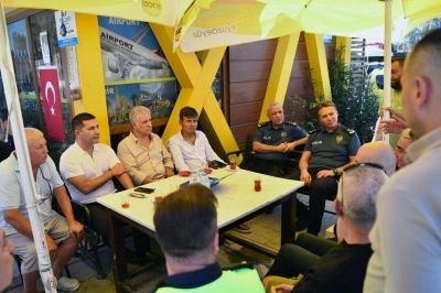 Kuşadası protokolünden arkadaşlarını kaybeden taksicilere taziye ziyareti
