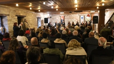 Kuşadası Sevgililer G&uuml;n&uuml;&rsquo;n&uuml; İbramaki Sanat Galerisi&rsquo;nde m&uuml;zikle karşıladı
