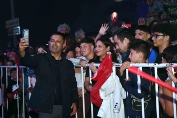 Kuşadası yaza &lsquo;Ceza&rsquo; konseriyle veda etti
