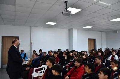 Kütahya Abdülhamid Han Anadolu Lisesi’nde &quot;Hz. Peygamber ve Şahsiyet İnşası&quot; konulu konferans
