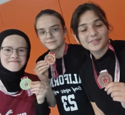 Kütahya Akşemsettin Kız Anadolu İmam Hatip Lisesi’nin masa tenisi başarısı
