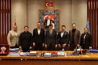 K&uuml;tahya Belediye Başkanı Ey&uuml;p Kahveci, K&uuml;tahya Galatasaraylılar Derneği y&ouml;netimini ağırladı
