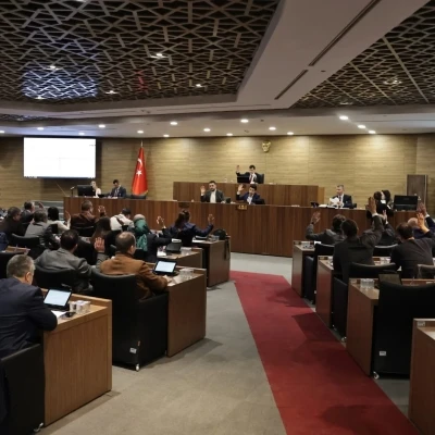 K&uuml;tahya Belediye Meclisi&rsquo;nde 57 g&uuml;ndem maddesi g&ouml;r&uuml;ş&uuml;ld&uuml;, 4 madde reddedildi
