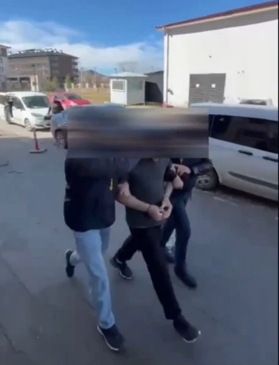 K&uuml;tahya&rsquo;da 23 yıl hapis cezası ile aranan şahıs yakalandı

