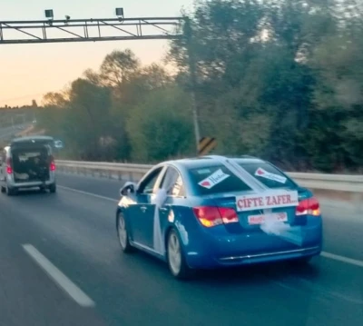 Kütahya’da 30 Ağustos’a özel anlamlı ve güldüren konvoy: &quot;Çifte Zafer&quot;
