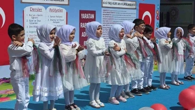 K&uuml;tahya&rsquo;da 4-6 Yaş Kur&rsquo;an Kursu &ouml;ğrencilerinden yıl sonu coşkusu
