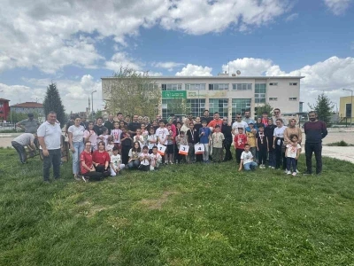 K&uuml;tahya&rsquo;da aileler hedeflere el ele koştu
