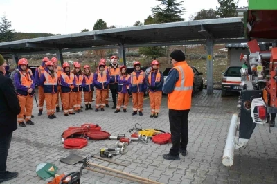 K&uuml;tahya&rsquo;da arama kurtarma g&ouml;n&uuml;ll&uuml;lerine orman yangınlarına m&uuml;dahale eğitimi
