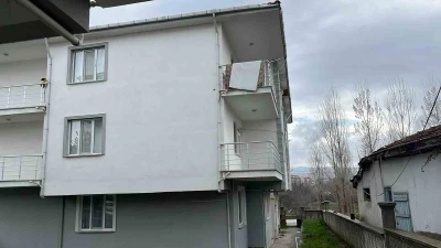 K&uuml;tahya&rsquo;da balkondan d&uuml;şen Alzaymır hastası hayatını kaybetti
