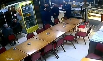 K&uuml;tahya&rsquo;da &ccedil;ay evinde bı&ccedil;aklı saldırı anı kamerada: 1 ağır yaralı
