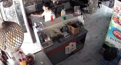 Kütahya’da deprem anı kameraya yansıdı
