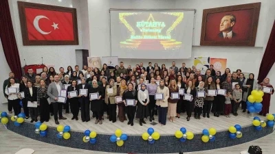 K&uuml;tahya&rsquo;da eTwinning başarı &ouml;d&uuml;l t&ouml;reni d&uuml;zenlendi
