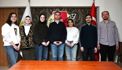 K&uuml;tahya&rsquo;da gen&ccedil; basın mensupları tek &ccedil;atı altında buluştu
