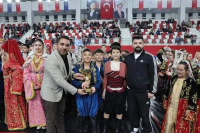 K&uuml;tahya&rsquo;da halk oyunları coşkusu
