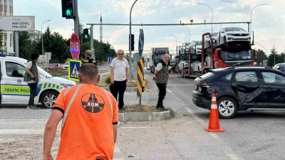K&uuml;tahya&rsquo;da iki otomobil &ccedil;arpıştı: 5 yaralı
