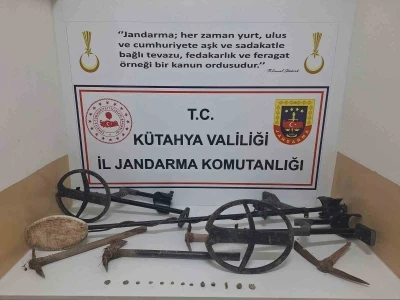 K&uuml;tahya&rsquo;da jandarmadan tarihi eser operasyonu
