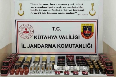 K&uuml;tahya&rsquo;da ka&ccedil;ak cinsel &uuml;r&uuml;n operasyonu, 753 adet &uuml;r&uuml;n ele ge&ccedil;irildi
