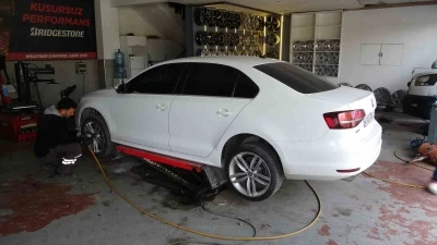 Kütahya’da lastikçilerde yoğunluk
