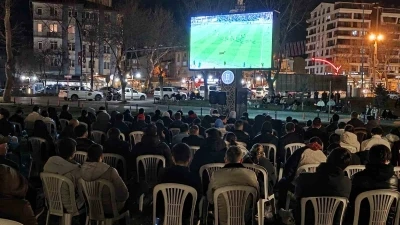 K&uuml;tahya&rsquo;da milli ma&ccedil; coşkusu dev ekrana taşındı

