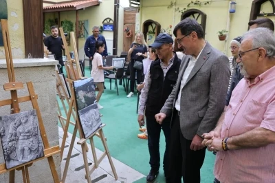 K&uuml;tahya&rsquo;da &rsquo;Minik Fotoğraf&ccedil;ıların Viz&ouml;r&uuml;nden B&uuml;y&uuml;k D&uuml;nyalar&rsquo; sergisi a&ccedil;ıldı
