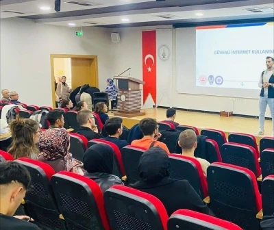 Kütahya’da öğrencilere siber güvenlik ve bilinçli internet kullanımı semineri
