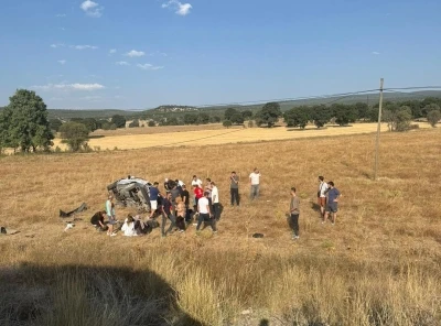 Kütahya’da otomobil tarlaya uçtu: 5 yaralı
