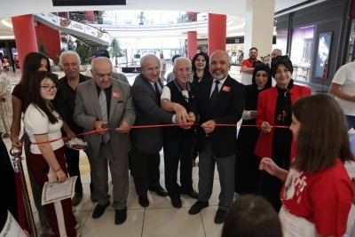 Kütahya’da &quot;Minik Fırçalarla 30 Ağustos Sergisi&quot; açıldı
