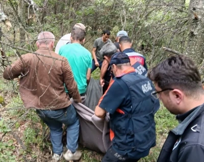 K&uuml;tahya&rsquo;da &rsquo;sarı kantaron&rsquo; toplamak isterken kayalıklardan d&uuml;şen sağlık teknisyeni hayatını kaybetti
