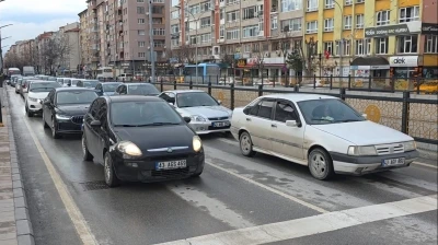 K&uuml;tahya&rsquo;da trafiğe kayıtlı ara&ccedil;ların ortalama yaşı 21.1

