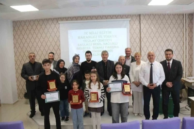 K&uuml;tahya&rsquo;da yetenek yarışmasında dereceye giren &ouml;ğrenciler &ouml;d&uuml;llendirildi
