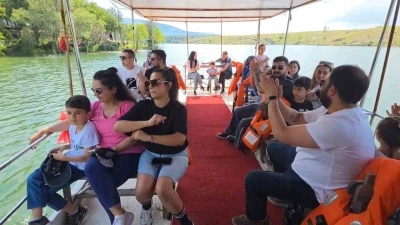 K&uuml;tahya Enne Barajı&rsquo;nda tekne turları sezonu a&ccedil;ıldı
