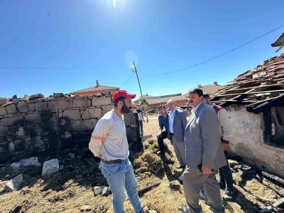 Kütahya İl Genel Meclisinden evi yanan köy muhtarına &quot;Geçmiş olsun&quot; ziyareti
