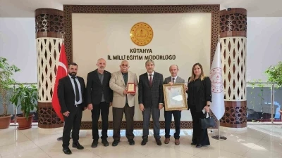 Kütahya İl Milli Eğitim Müdürlüğü’ne Kızılay’dan &quot;Altın Kurumsal Kan Bağışçısı&quot; ödülü
