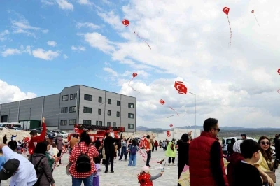 K&uuml;tahya OSB&rsquo;de u&ccedil;urtmalar g&ouml;ky&uuml;z&uuml;n&uuml; renklendirdi
