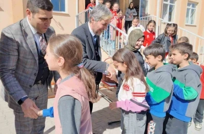 K&uuml;tahya Şehit Semih Akyıldız İlkokulu&rsquo;nda bayramlaşma programı
