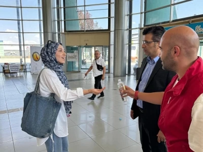 Kütahya’ya gelen üniversite öğrencilerine otogarda sıcak karşılama
