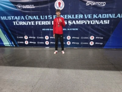 K&uuml;tahyalı Boks&ouml;r Mehmet Turan Delibaş T&uuml;rkiye &uuml;&ccedil;&uuml;nc&uuml;s&uuml; oldu

