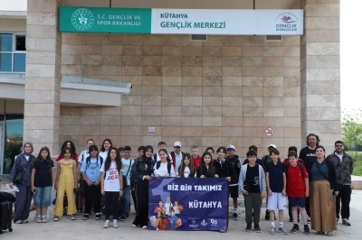K&uuml;tahyalı gen&ccedil;ler "Biz Bir Takımız" projesi kapsamında Kırklareli&rsquo;ne uğurlandı

