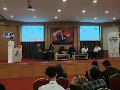 K&uuml;tahyalı &ouml;ğrenciler "Yeşil Adımlar Zirvesi"nde g&ouml;z doldurdu
