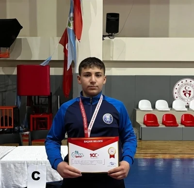 K&uuml;tahyalı sporcu Halil Emin Kayser&rsquo;den başarı
