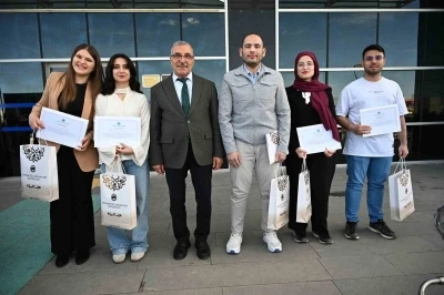 K&uuml;t&uuml;phane Haftası&rsquo;nda kitap tutkunları &ouml;d&uuml;llendirildi
