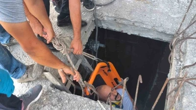 Kuyuda mahsur kalan yaralı çalışanı itfaiye ekipleri kurtardı
