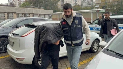 Kuyumcudan 50 gram altın çaldı
