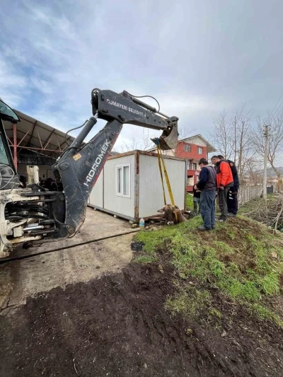 Kuyuya d&uuml;şen ineği itfaiye kurtardı
