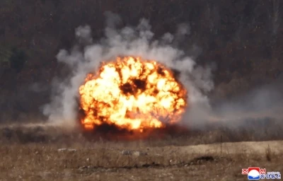 Kuzey Kore&rsquo;de tank birliklerinin katılımıyla taktik saldırı tatbikatı
