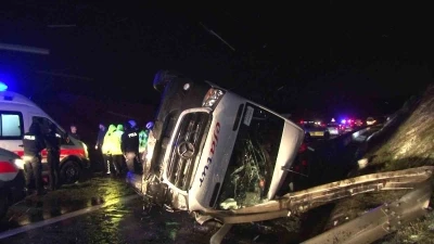 Kuzey Marmara Otoyolu&rsquo;nda kar yağışı kaza getirdi: 11 yaralı
